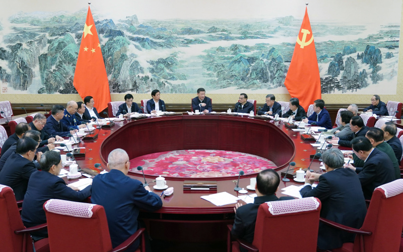 　　12月25日至26日，中共中央政治局召開民主生活會，中共中央總書記習(xí)近平主持會議并發(fā)表重要講話。新華社記者 謝環(huán)馳 攝